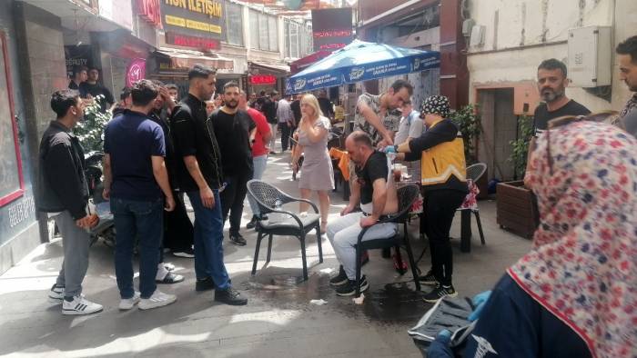 Kebapçı İle Çaycının Döner Çatallı Tabela Kavgası