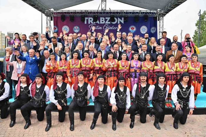 Bakan Uraloğlu: “Trabzon Hafif Raylı Sistem Projesi’ni Hayata Geçirecek Protokolü De İmzaladık”