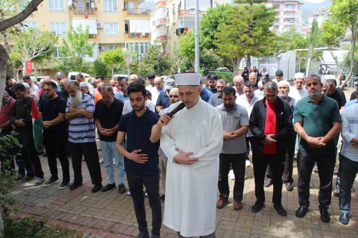 Alanya’da Gazze’de Hayatını Kaybeden Müslümanlar İçin Gıyabi Cenaze Namazı Kılındı
