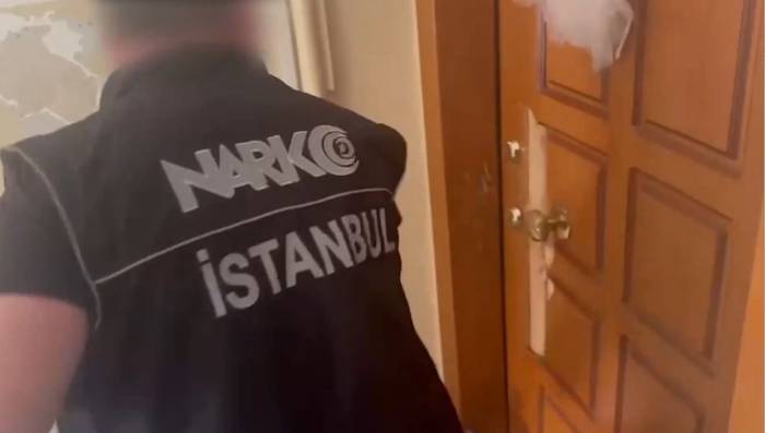 Avcılar’da Polisin Geldiğini Görünce Evdeki Uyuşturucuları Ateşe Veren Zehir Tacirleri Böyle Yakalandı