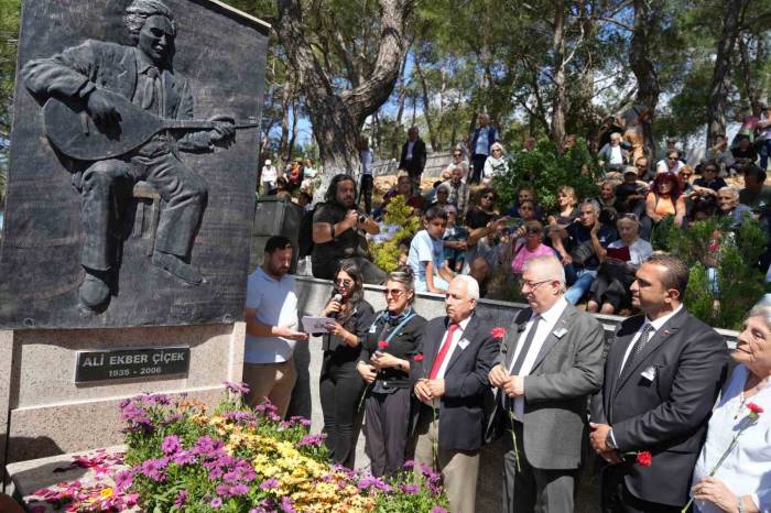 Halk Ozanı Ali Ekber Çiçek, Dualar Ve Türküler İle Anıldı