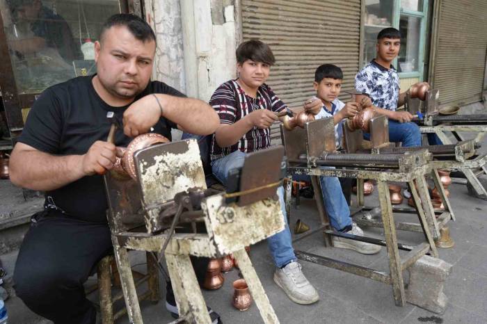 Dayıdan Yeğenlerine Bakırcılık Mirası