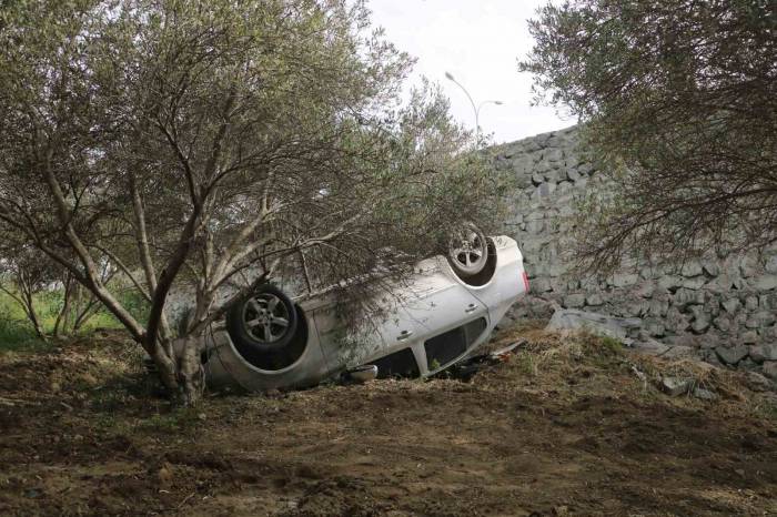 Mesaiye Giderken Kaza Yapan Kadın Sürücü, 5 Metrelik İstinat Duvarından Uçtu