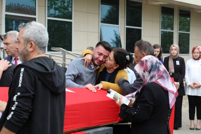 Kaldırımda Yürüdüğü Esnada Otomobilin Çarptığı Adliye Personeline Acı Tören