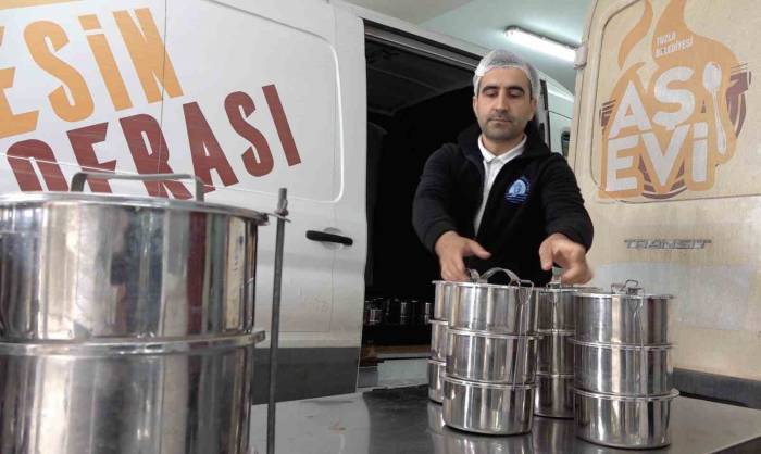 Tuzla Belediyesi Aşevinden İhtiyaç Sahiplerine Yemek Desteği