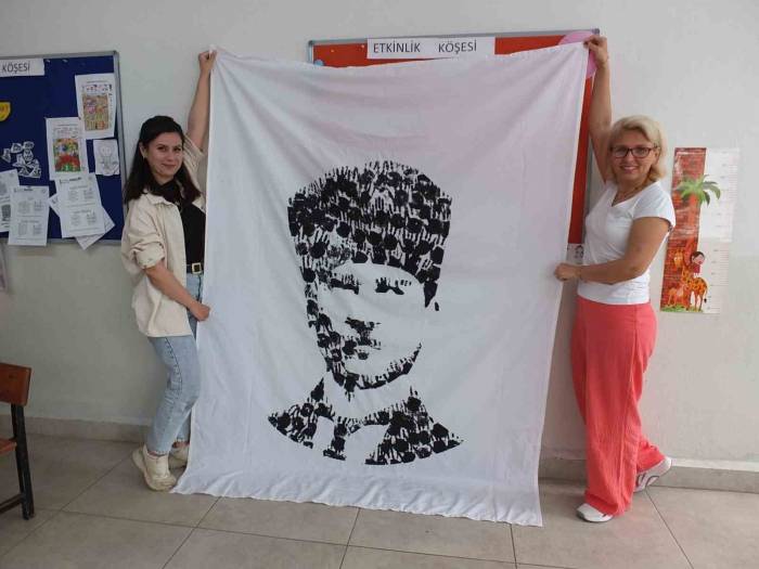 Minik Öğrenciler, Parmak Baskısı İle Atatürk Portresi Yaptı