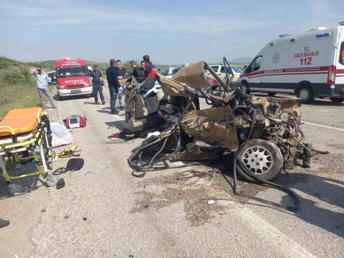 Balıkesir’de Feci Kaza: Anne Ve Oğlu Hayatını Kaybetti, Baba Ağır Yaralı