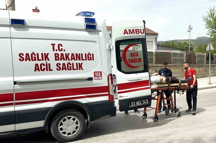 Yeni Aldığı Motosikletiyle Çıktığı Trafikte Kaza Yaptı, Yaralandı