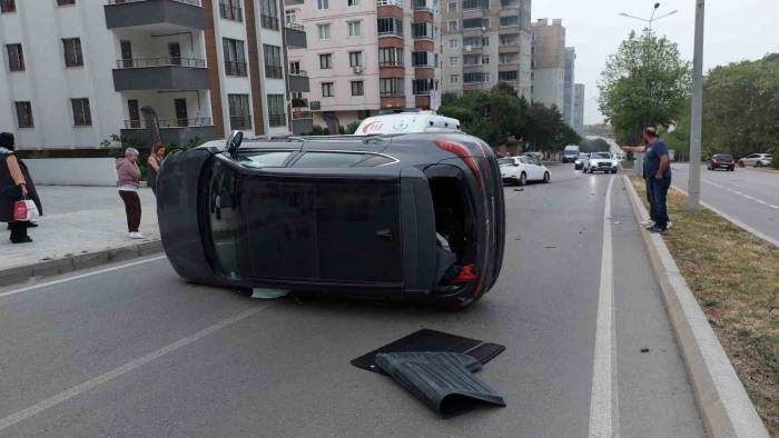 Samsun’da İki Otomobil Çarpıştı: 2 Yaralı