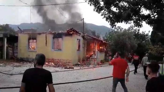 Elektrik Kontağı Evi Kullanılamaz Hale Getirdi