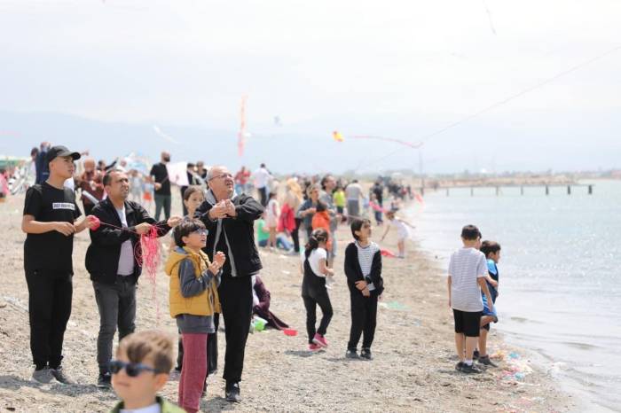 Edremit Sahilleri Uçurtma İle Renklendi