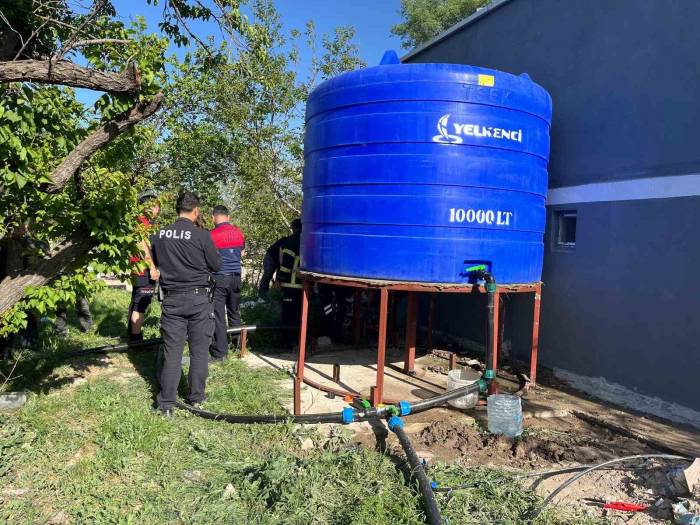 Su Deposuna Düşen Kadını İtfaiye Kurtardı