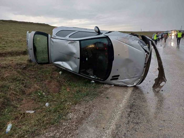 Kontrolden Çıkan Otomobil Şarampole Devrildi: 5 Yaralı