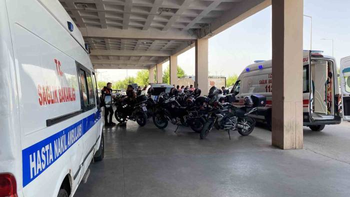 Diyarbakır’da Hastane Önünde Bıçaklı Kavga: 4 Yaralı