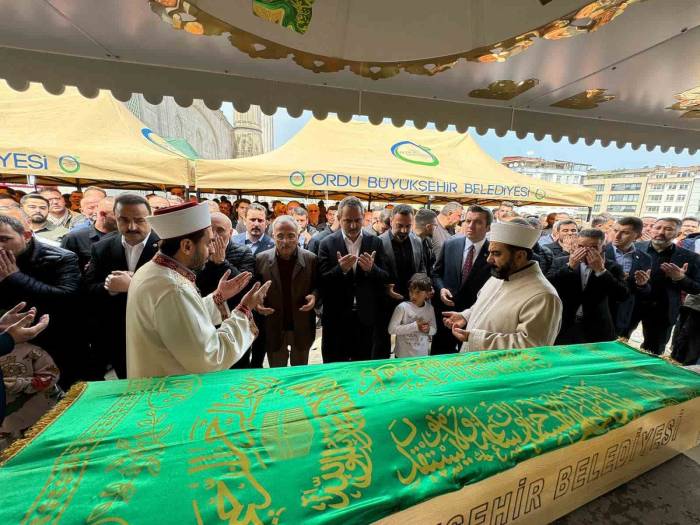 Eski Ak Parti Altınordu İlçe Başkanı Cihan Erken, Son Yolculuğuna Uğurlandı