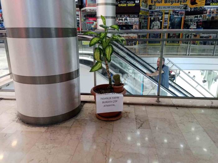 Saksıya Çöp Atan Vatandaşlara Esnaftan Duyarlılık Çağrısı