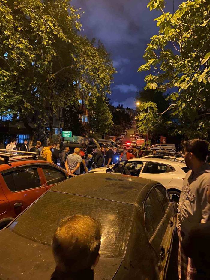 Eyüpsultan’da Otomobillere Rastgele Silahla Ateş Açan Şüpheli 6 Aracı Kurşunladı