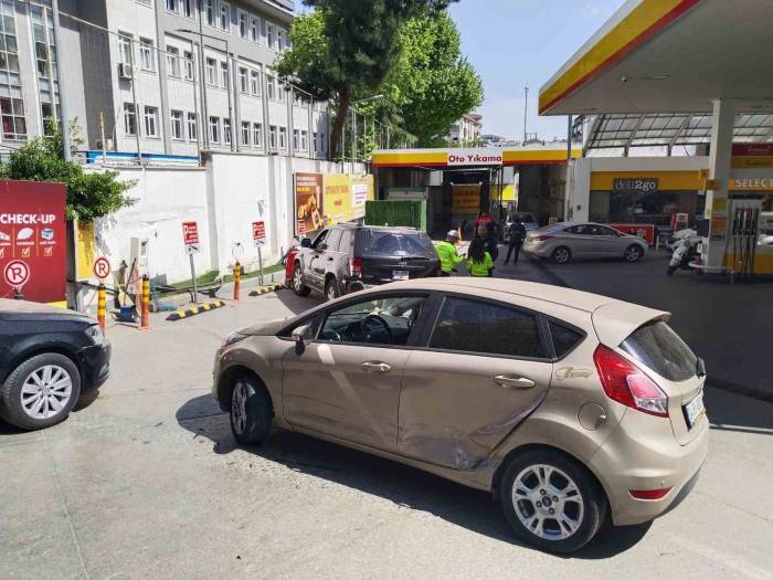 Kadıköy’de Sürücü Ortalığı Birbirine Kattı