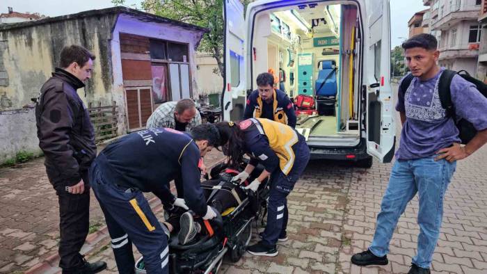 Motosikletin Çarptığı Köpek Telef Oldu, Sürücü Yaralandı