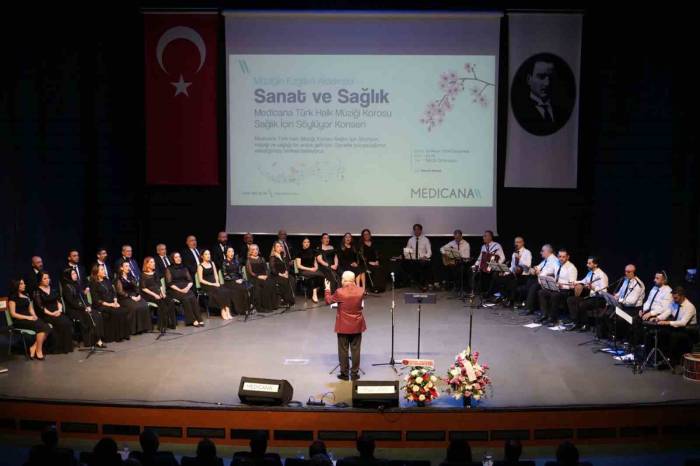 Hayat Kurtaran Hastane Çalışanları, Sesleriyle Mest Etti