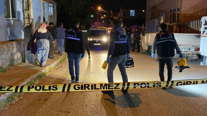 Karısıyla Kavga Etti, Baldızını Bıçakladı: Mahalleli Sokağa Döküldü