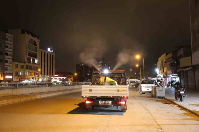 Enkaz Kentte Haşere İle Mücadelede İlaçlama Sürüyor