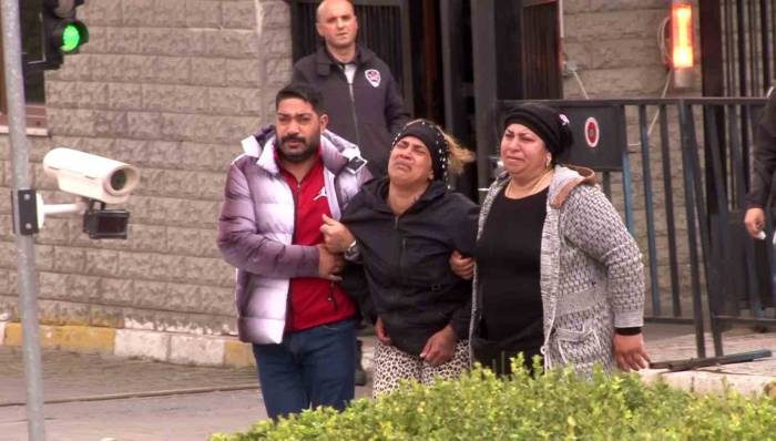 Küçükçekmece’de Kazılan Çukurda Ölen Kızın Cenazesi Adli Tıptan Alındı