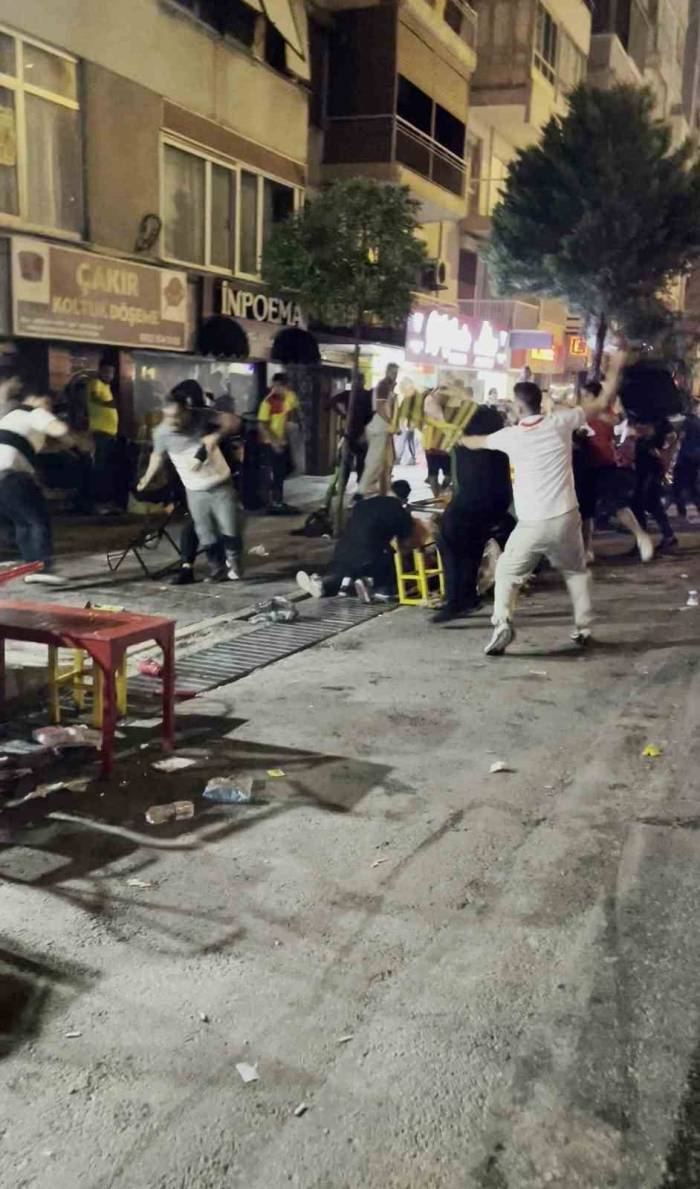 İş Yerine Sığınan Genci Taraftarlara Vermediler, Ortalık Savaş Alanına Döndü