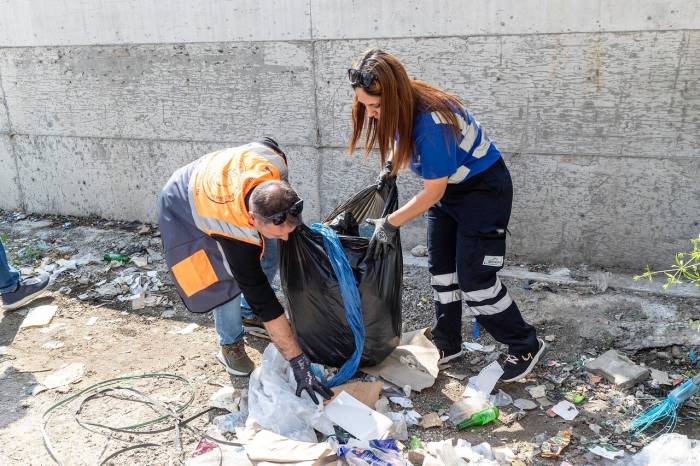 İzmir’de Her Gün 850 İşçi 2 Bin Kilometrelik Güzergahı Temizliyor