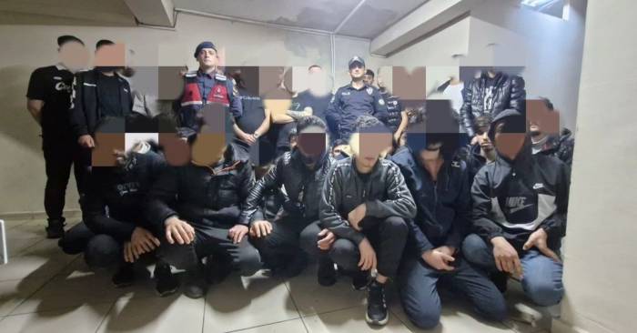 Kırklareli’de 10 Araçta 21 Kaçak Göçmen Yakalandı