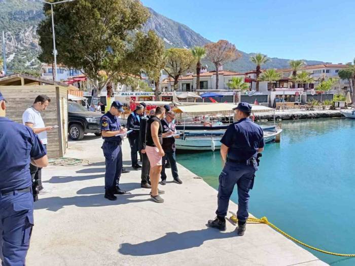 İzinsiz Bağlanan Tekneler Kaldırılıyor