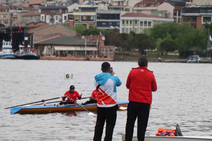 Okul Sporları Kürek Yarışları Haliç’te Gerçekleştirildi