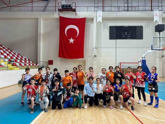 Avcılar Belediyesi Spor Kulübü Madalyaya Doymuyor
