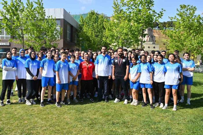 Başkan Bingöl, Tuzla Belediyesi Spor Akademisi Öğrencileri İle Spor Yaptı