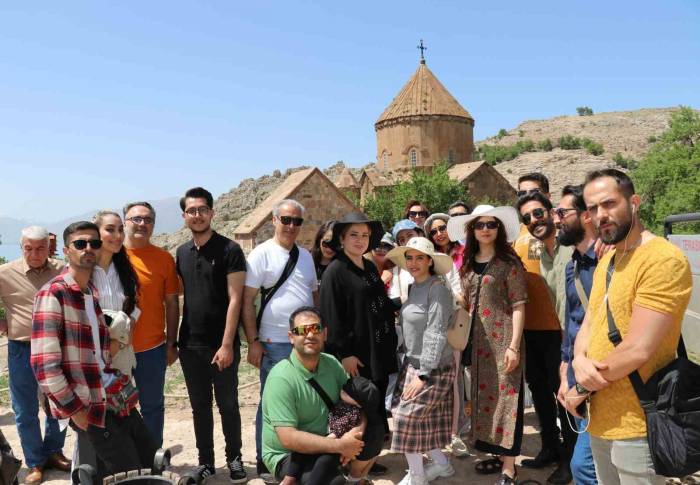 İranlı Turizmciler Akdamar Adası’na Hayran Kaldı