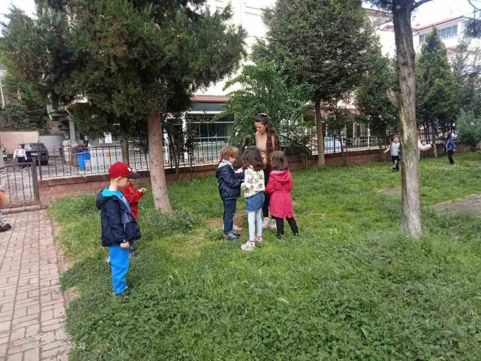 Minik Eller Büyük Hayaller İle Bilimsel Bitki Çizimi Yaptı