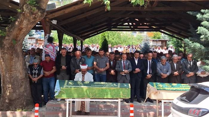 Trafik Kazasında Hayatını Kaybeden Anne Ve Kızı Son Yolculuğuna Uğurlandı