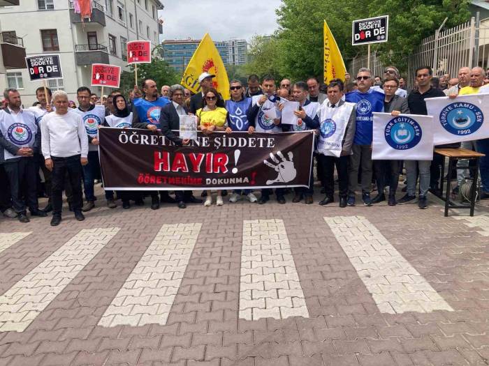 Eğitim-bir-sen’den Ankara’da Öğrencisi Tarafından Bıçaklanan Öğretmen İçin Basın Açıklaması