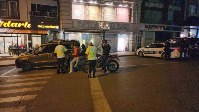 Polisin Alkollü Sürücüyle İmtihanı