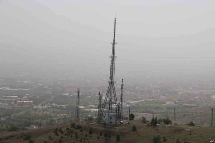 Elazığ’da Toz Taşınımı Etkili Oldu