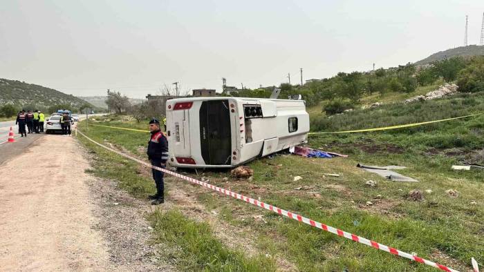 Gaziantep’te Yolcu Taşıyan Midibüs Devrildi: 1 Ölü, 7 Yaralı
