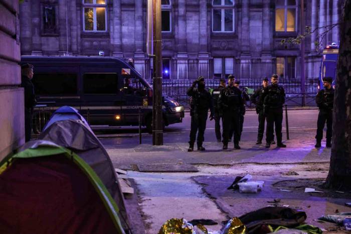 Paris’te Olimpiyatlar Öncesi Mülteci Kampı Tahliye Edildi