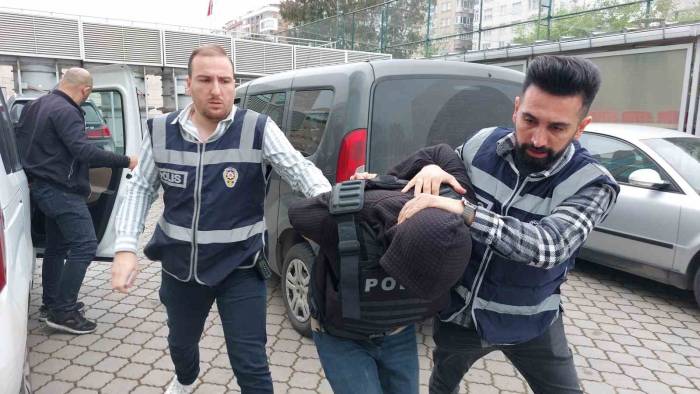 Banyoda Karısını Öldüren Koca Adliyeye Sevk Edildi