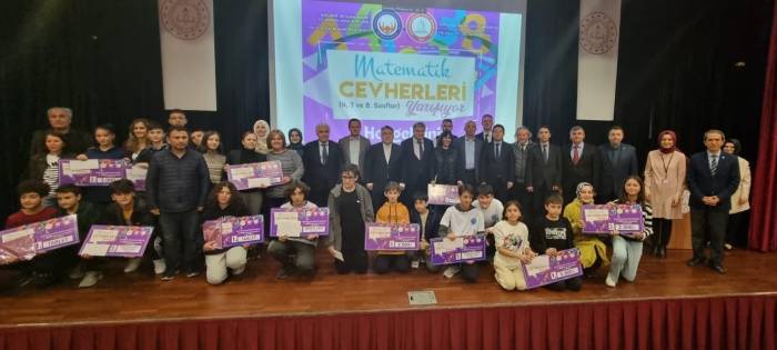 Rektör Özölçer “Matematik Cevherleri”ne Ödüllerini Takdim Etti