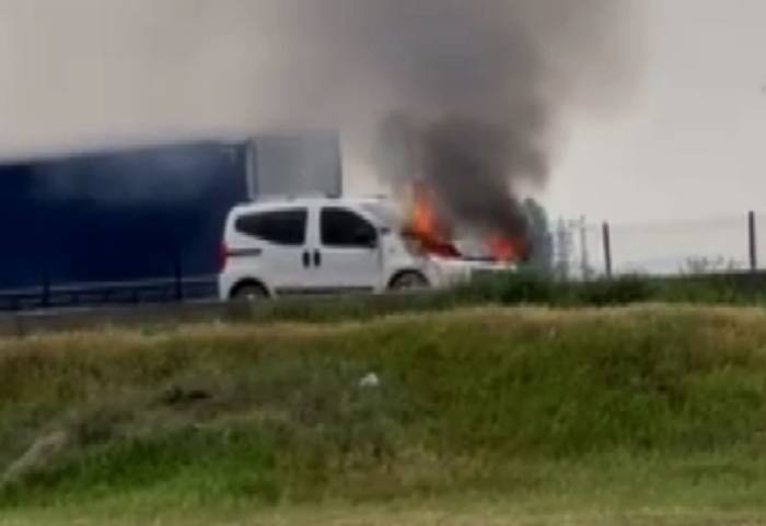 Aksaray’da Hafif Ticari Araç Alev Alev Yandı