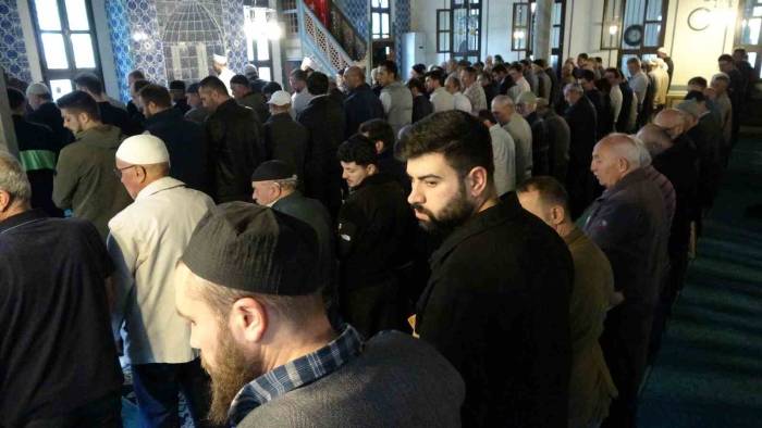 Gazze’de Şehit Edilen 4 Kız Kardeş İçin Kütahya’da Gıyabi Cenaze Namazı Kılındı