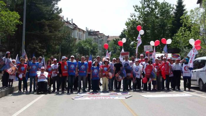 Isparta’da 1 Mayıs Halaylarla Kutlandı