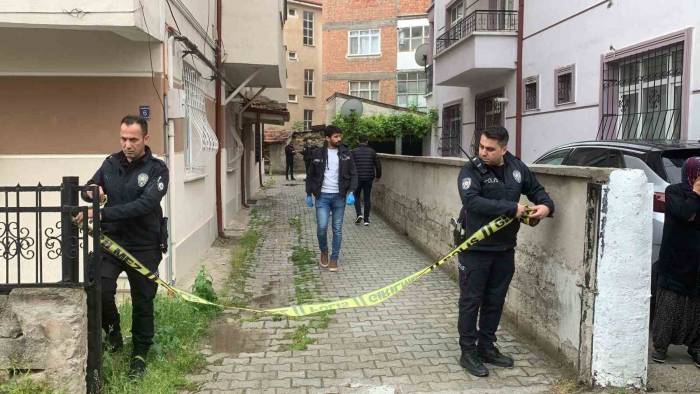 Karaman’da Balkondan Düşen Kadın Öldü