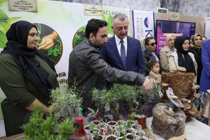 Ko-mek’te İlk Sergi Kartepe İle Başladı