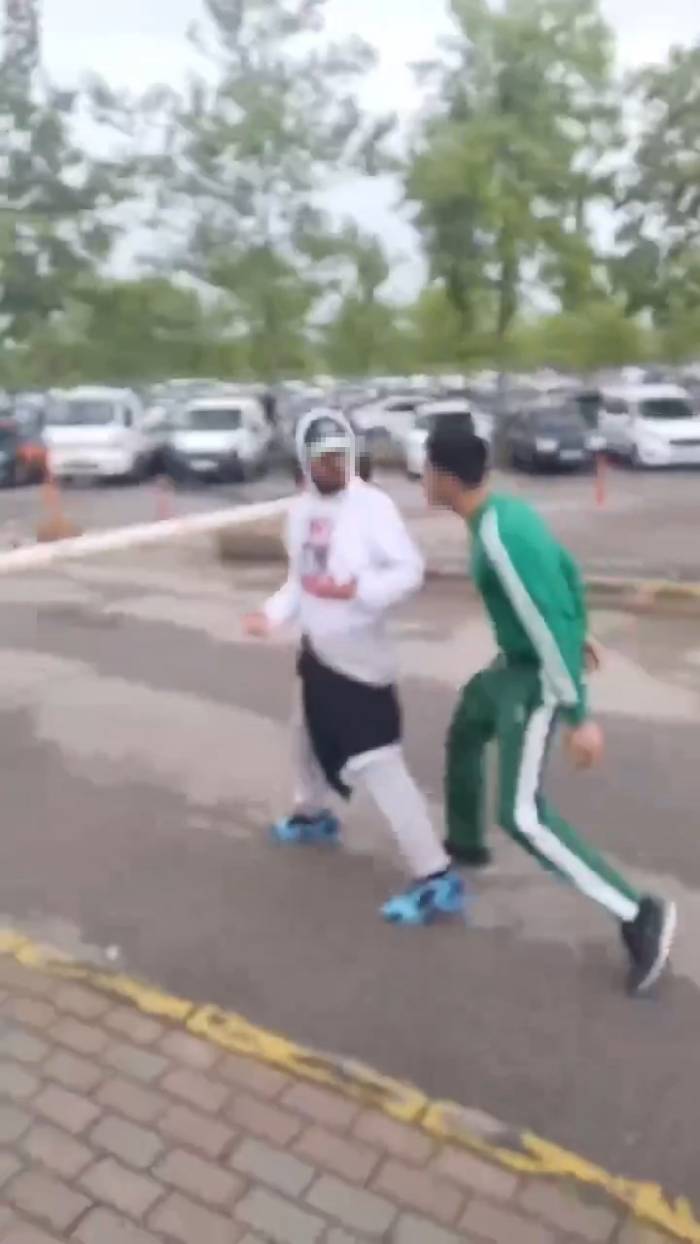 Yolda Yürüyenleri Sebepsiz Yere Korkutup Saldırmışlardı, Tutuklandılar